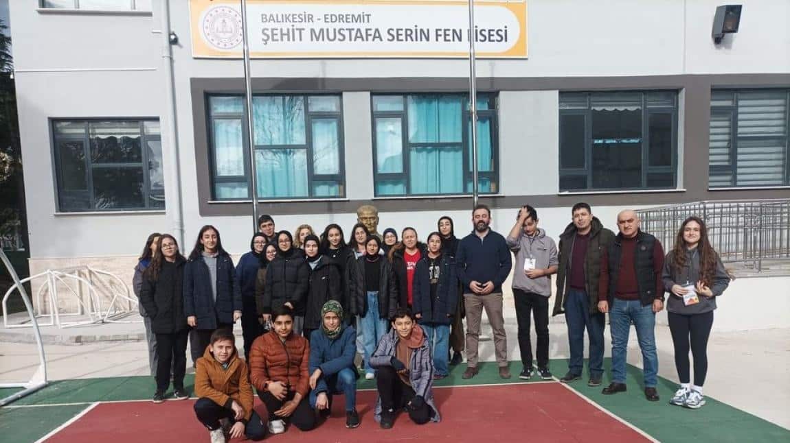 8. Sınıf Öğrencilerimizle Edremit Şehit Mustafa Serin Fen Lisesi'ni Ziyaret Ettik.